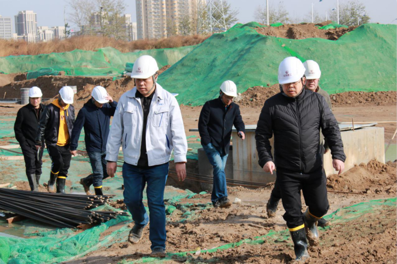 路桥集团总经理邵继有一行到九棵树中路管廊及道路工程视察指导工作