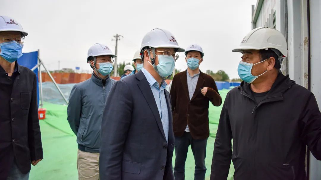压实责任 公司主要领导“四不两直”检查疫情防控和安全生产