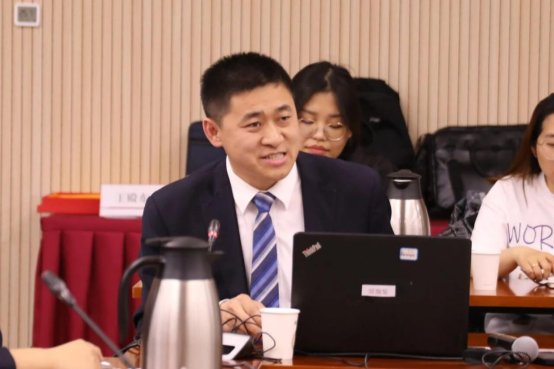 93957e58f044e921154d3c1f5f22950f